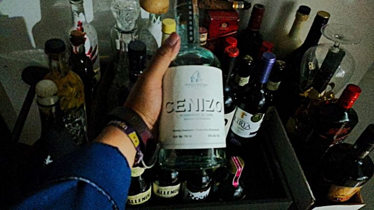 Cenizo, ambrosía de aguardiente de piloncillo. Productos sabrosos, productos poblanos