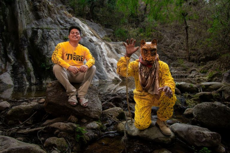 Charla con Carlo CGH, el rapero triqui que viene a la Cumbre Mezcalera Puebla